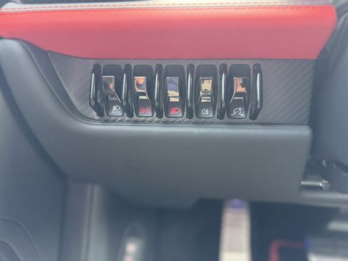 Used 2022 Lamborghini Huracan EVO image 22