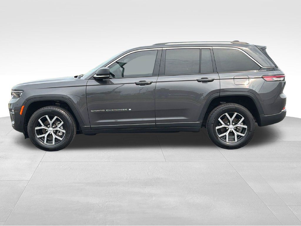 Used 2023 Jeep Grand Cherokee Limited AWD/4WD image 26