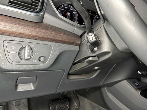 Used 2024 Audi Q5 e Premium w/ Convenience Package AWD/4WD image 26