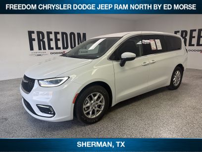 Used 2023 Chrysler Pacifica Touring-L