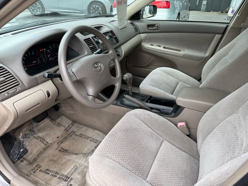 Used 2004 Toyota Camry LE image 10