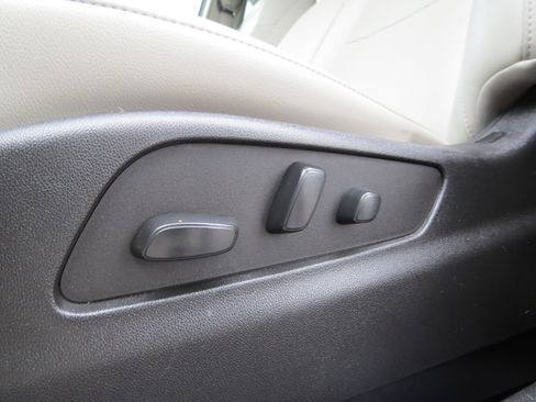 Certified 2023 Cadillac XT4 Luxury w/ Cold Weather Package image 19