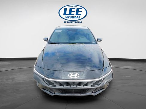 New 2025 Hyundai Elantra SEL image 8