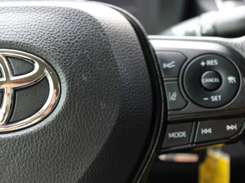 Used 2022 Toyota Corolla LE FWD image 17