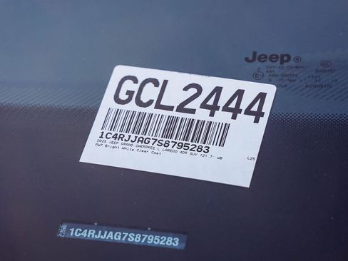 New 2025 Jeep Grand Cherokee L Laredo image 29