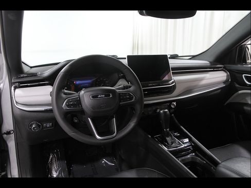 Used 2023 Jeep Compass Limited AWD/4WD image 6
