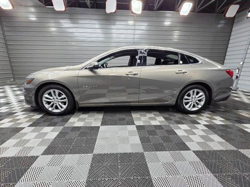 Used 2017 Chevrolet Malibu LT FWD image 9