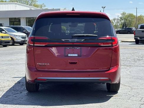 New 2027 Chrysler Pacifica Select FWD image 36