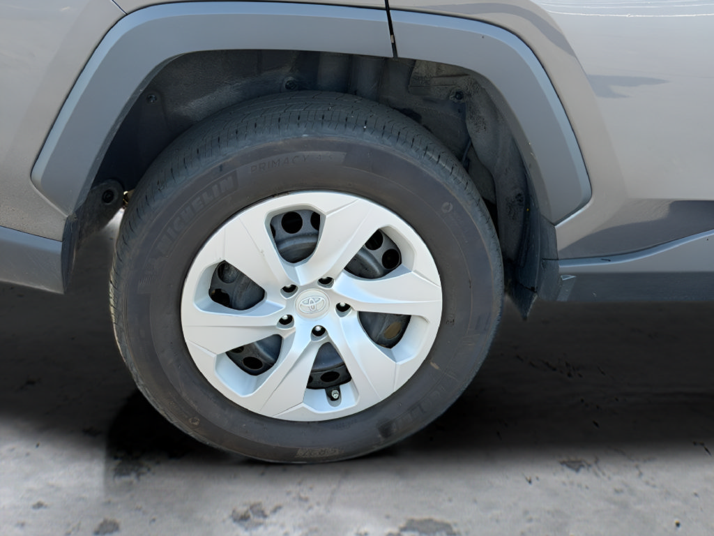 Used 2024 Toyota RAV4 LE AWD/4WD image 40