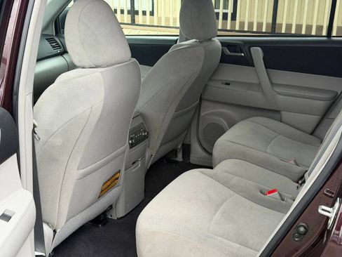 Used 2013 Toyota Highlander Plus AWD/4WD image 14