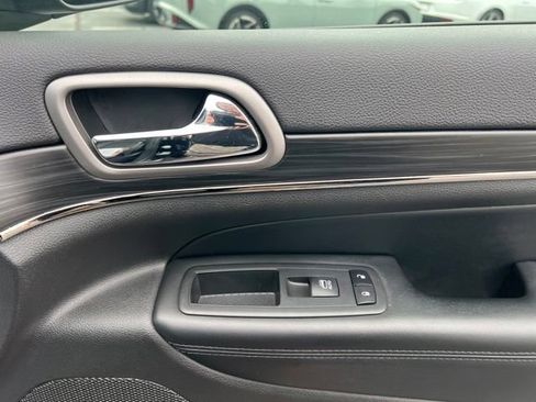 Used 2019 Jeep Grand Cherokee Limited X AWD/4WD image 33