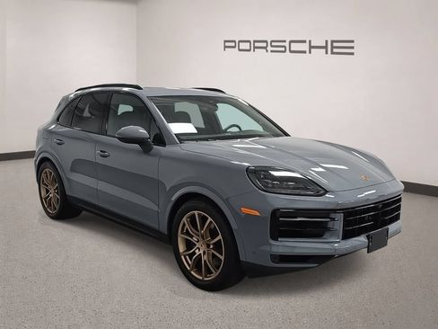 Certified 2024 Porsche Cayenne AWD/4WD image 8
