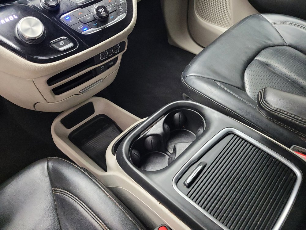 Used 2022 Chrysler Pacifica Touring-L FWD image 26