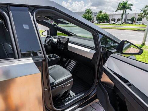 Used 2024 Tesla Cybertruck AWD Crew Cab image 30