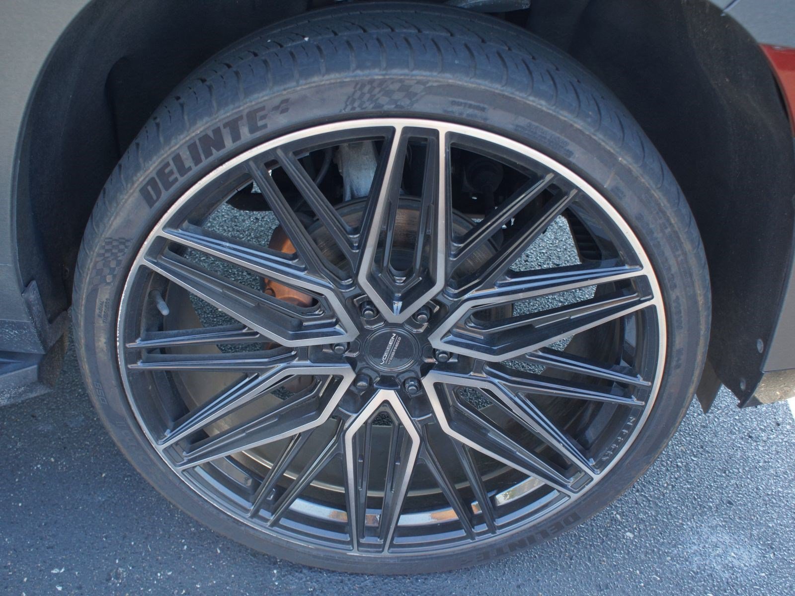 Used 2021 Cadillac Escalade Premium Luxury AWD/4WD image 4