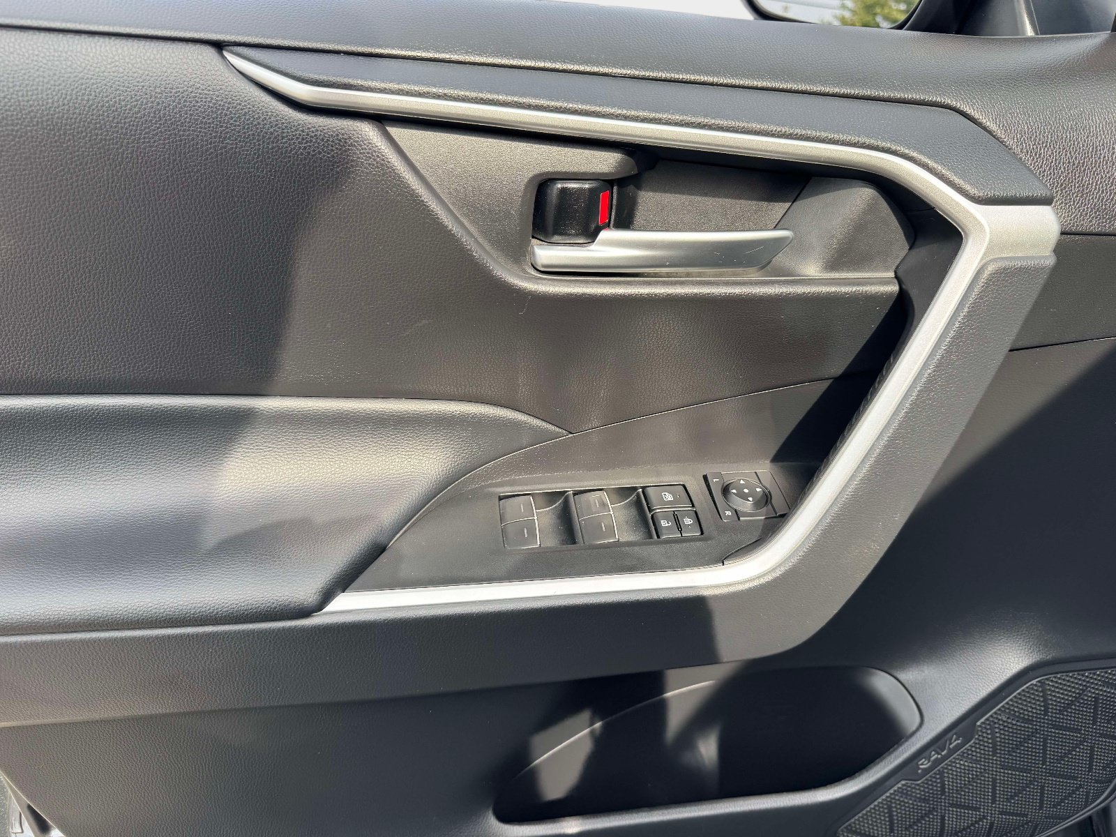 Certified 2023 Toyota RAV4 XLE w/ Convenience Package FWD image 16