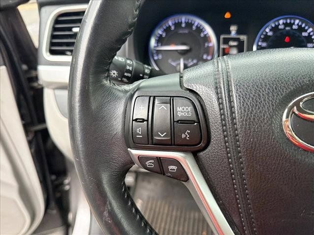 Used 2014 Toyota Highlander XLE AWD/4WD image 17