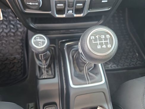 Used 2020 Jeep Wrangler Unlimited Sahara image 19