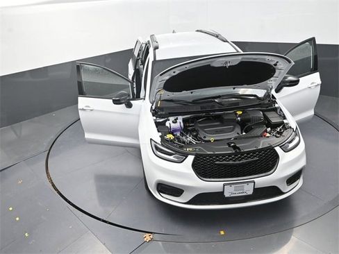 New 2026 Chrysler Pacifica Select image 26