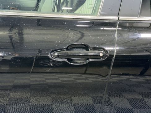 Used 2023 Toyota Highlander L image 16