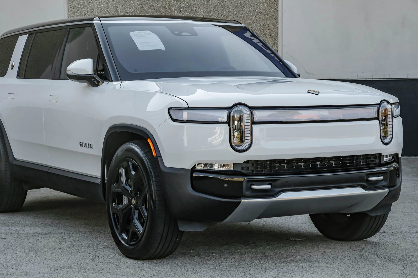 Used 2024 Rivian R1S Adventure Dual AWD/4WD image 10