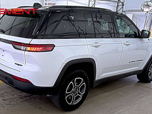 Used 2023 Jeep Grand Cherokee Trailhawk w/ Advanced Protech Group II AWD/4WD image 6