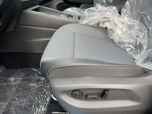 New 2026 Volkswagen Tiguan SE image 17