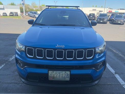 Used 2025 Jeep Compass Latitude AWD/4WD image 1
