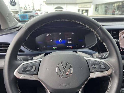 Used 2024 Volkswagen Taos SE image 30
