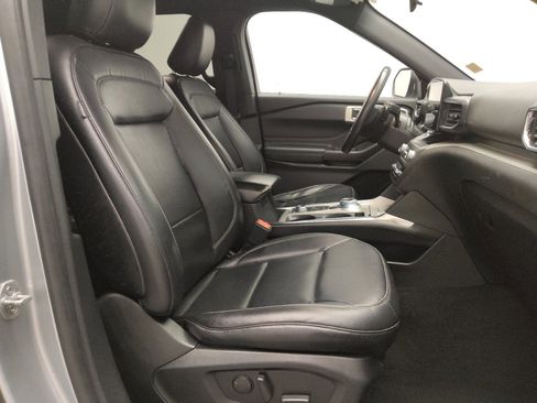 Used 2020 Ford Explorer XLT w/ Equipment Group 202A image 21