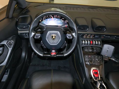 Used 2017 Lamborghini Huracan LP 610-4 AWD/4WD image 23