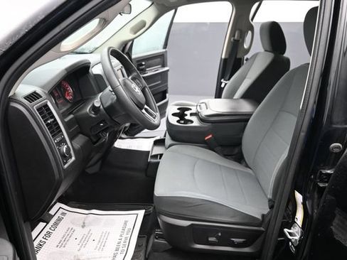 Used 2022 RAM 1500 4x4 Crew Cab Classic w/ Chrome Appearance Group image 11
