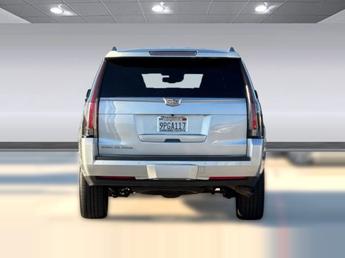 Used 2015 Cadillac Escalade Luxury image 8