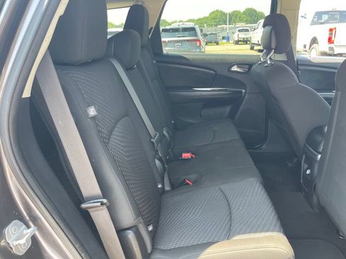 Used 2019 Dodge Journey SE FWD image 29