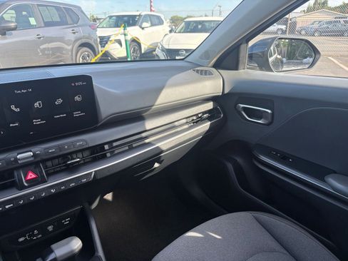 Used 2025 Kia K4 LXS FWD image 35
