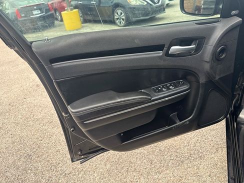 Used 2018 Chrysler 300 S RWD image 11