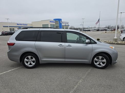 Used 2015 Toyota Sienna LE image 11