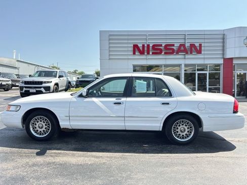 Used 2001 Mercury Grand Marquis GS RWD image 2