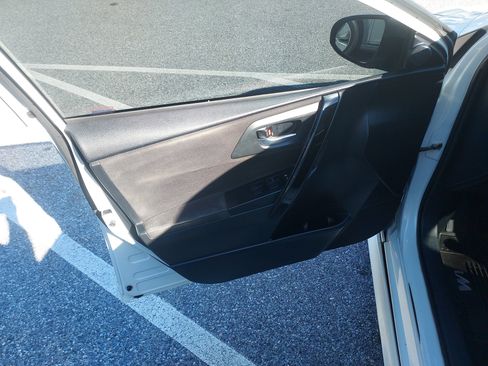 Used 2018 Toyota Corolla iM image 13