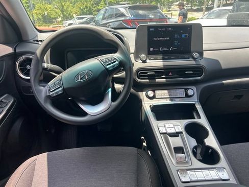 Used 2023 Hyundai Kona SE FWD image 8