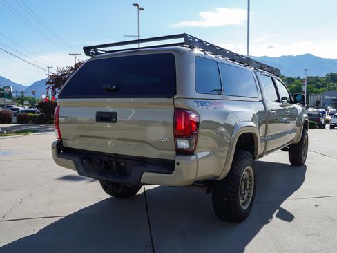 Used 2019 Toyota Tacoma TRD Sport w/ Technology Package AWD/4WD image 8