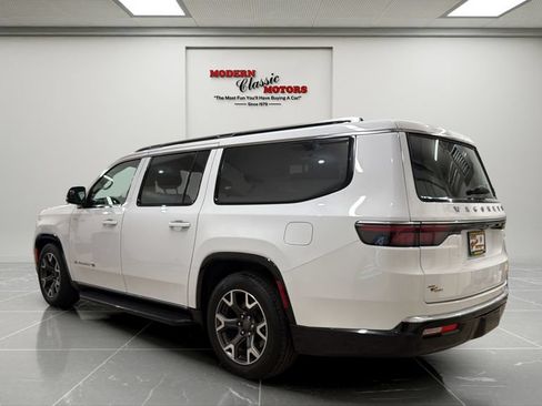 Used 2024 Jeep Wagoneer L Series III w/ Flexible Seating Group AWD/4WD image 3
