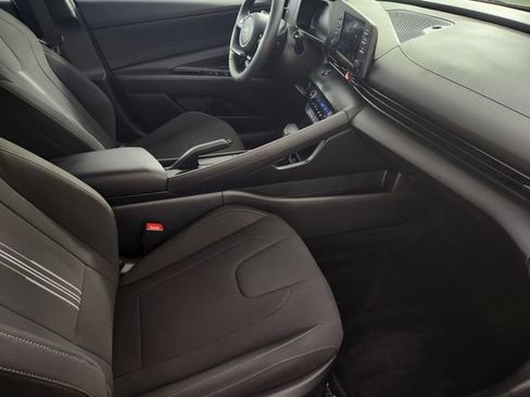 Certified 2025 Hyundai Elantra Sport FWD image 13