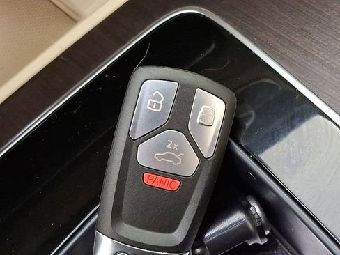 Used 2024 Audi Q5 e Prestige w/ Prestige Package image 15