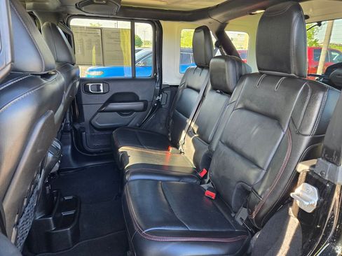 Used 2018 Jeep Wrangler Unlimited Rubicon w/ Safety Group AWD/4WD image 31