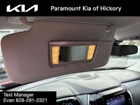 Used 2021 Chevrolet Traverse LT image 32