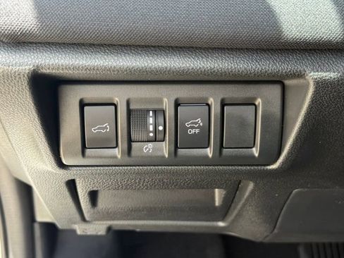 Used 2025 Subaru Outback Premium AWD/4WD image 23