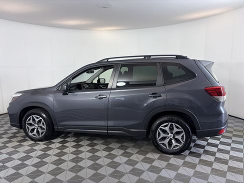 Used 2020 Subaru Forester Premium AWD/4WD image 8