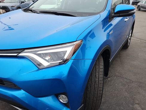Used 2017 Toyota RAV4 Limited image 9