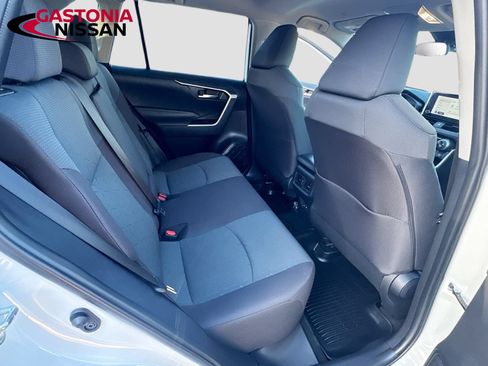 Used 2025 Toyota RAV4 XLE FWD image 35